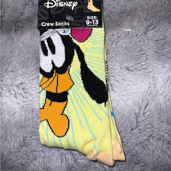 2/$35 Disney Mickey Mouse Goofy Crew Socks Bundle 4 Pairs Size 9-13 Character - Picture 9 of 10
